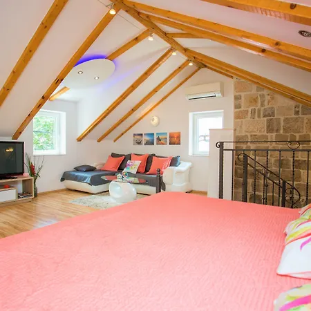 House Sandra بيت ضيافة