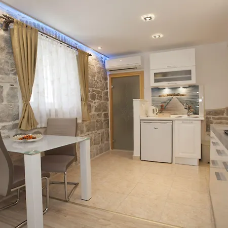 House Sandra 3*