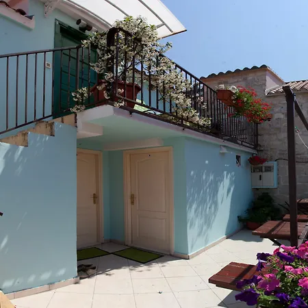 House Sandra سبليت