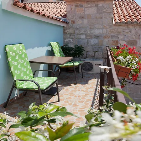House Sandra بيت ضيافة