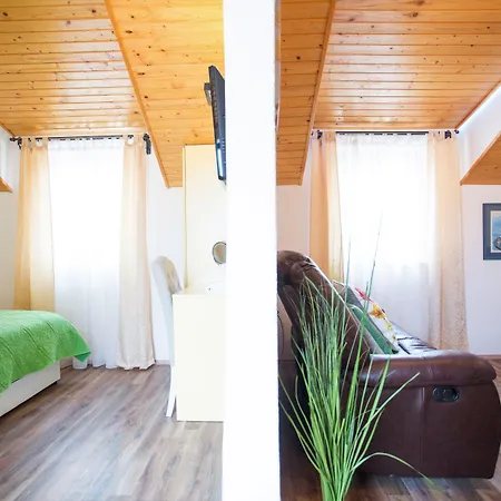 Гостевой дом House Sandra 3*