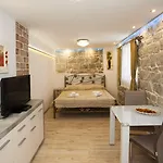 Guest house House Sandra 3*