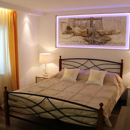 House Sandra بيت ضيافة 3*