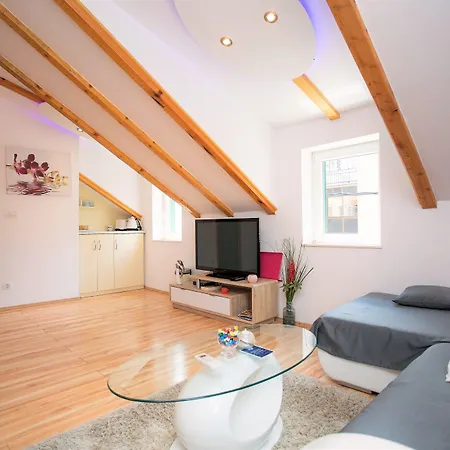 House Sandra 3* Сплит