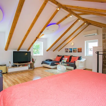 Gasthuis House Sandra Split