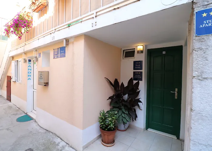 Guest house House Sandra 3*